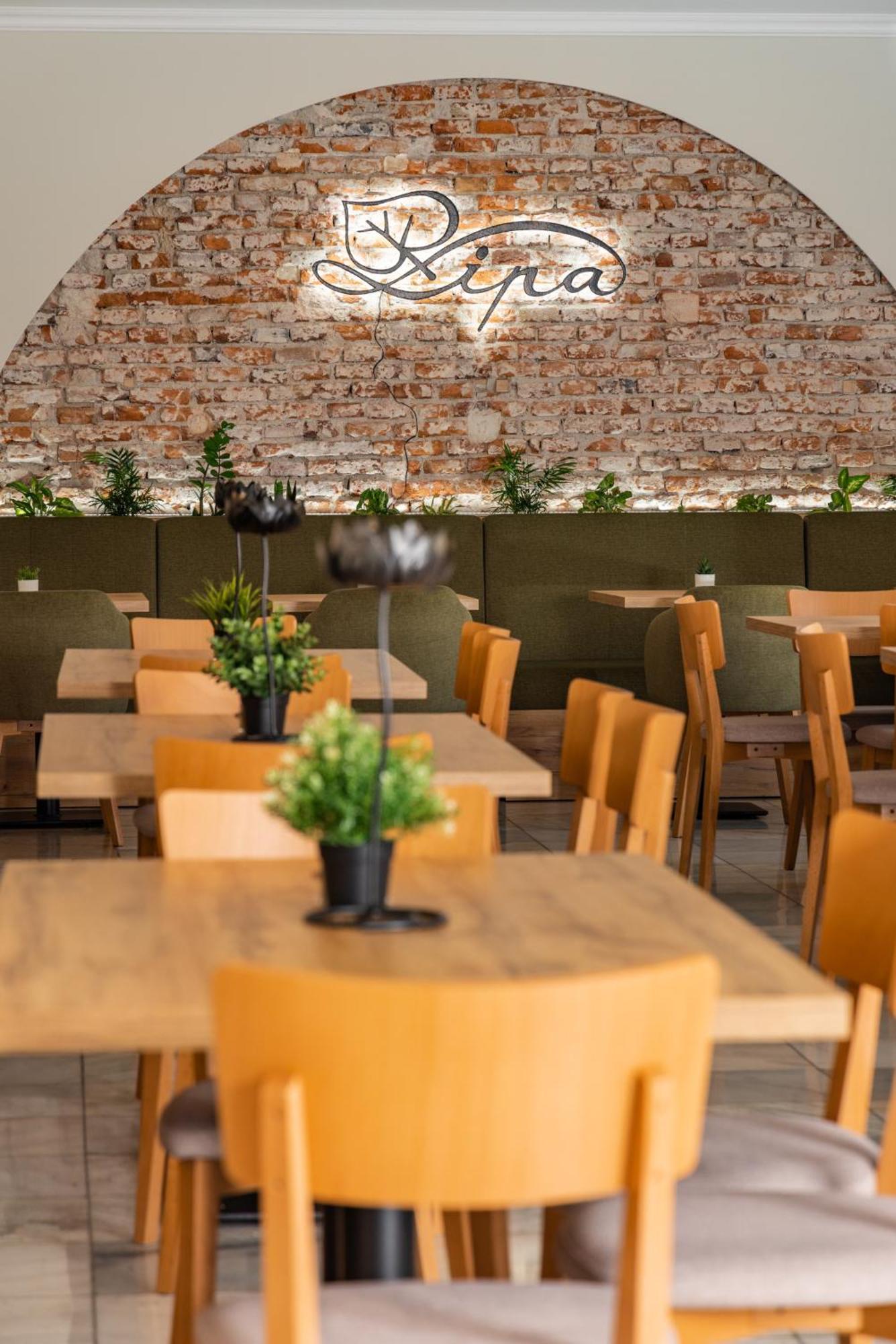 Hotel Lipa Бойнице Екстериор снимка