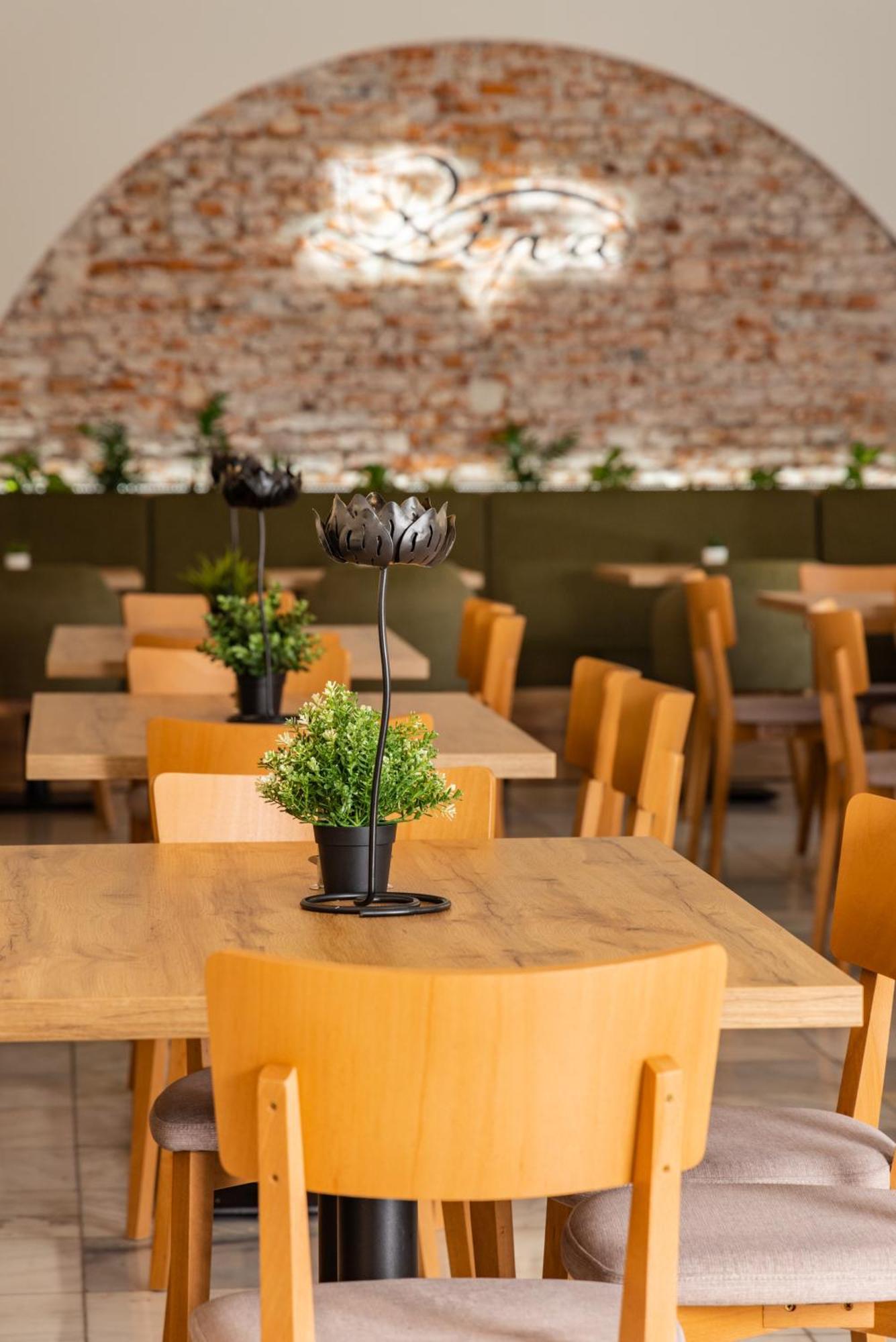 Hotel Lipa Бойнице Екстериор снимка
