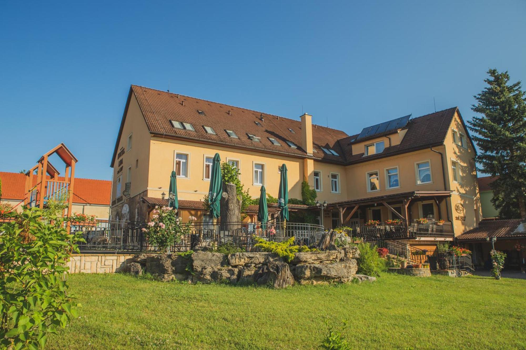 Hotel Lipa Бойнице Екстериор снимка
