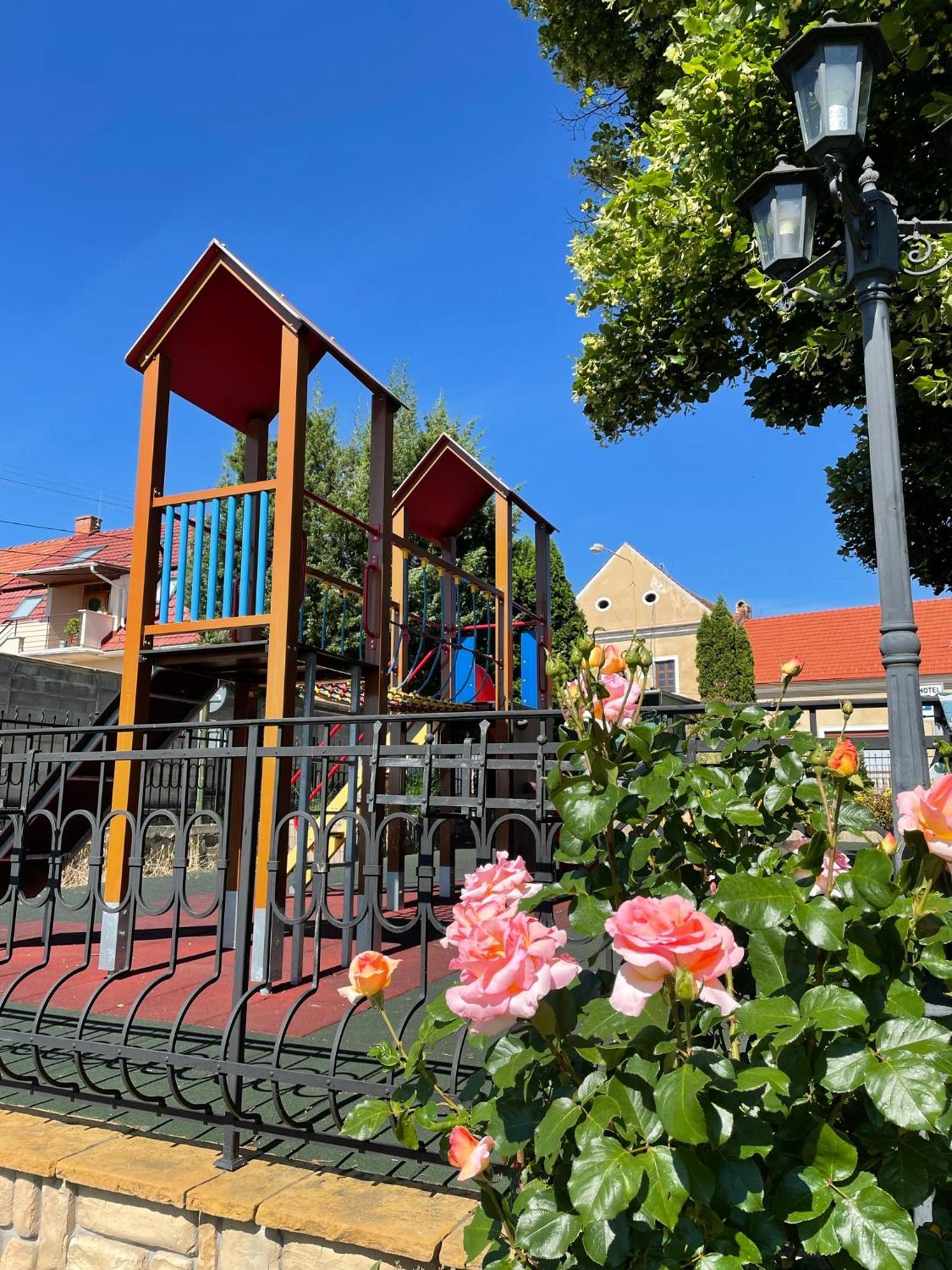 Hotel Lipa Бойнице Екстериор снимка