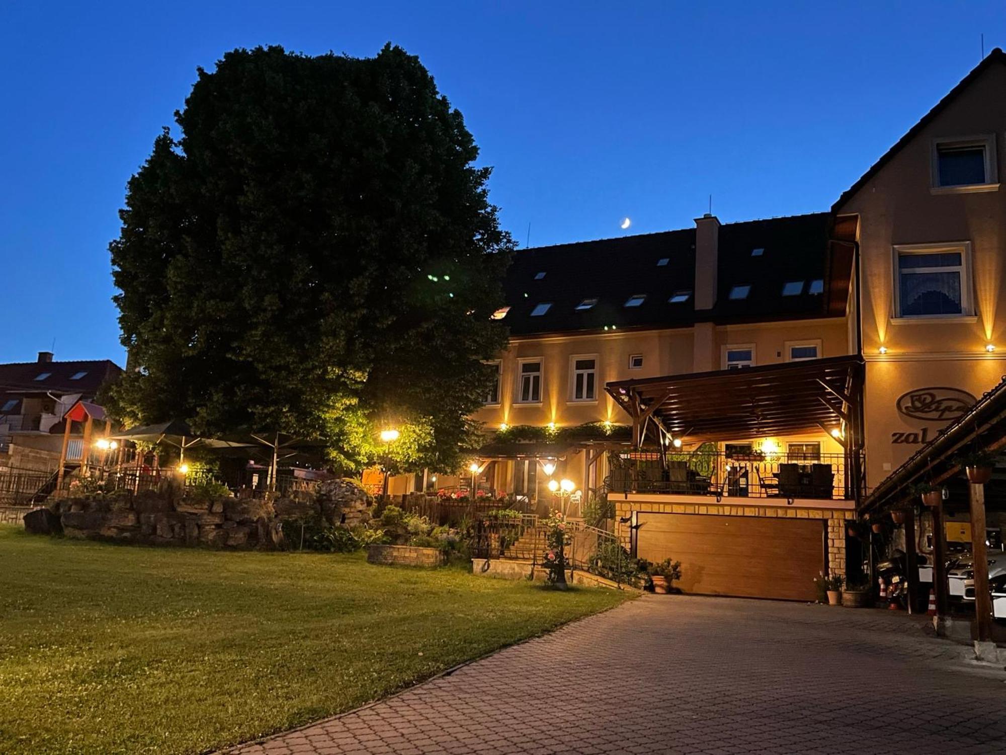 Hotel Lipa Бойнице Екстериор снимка