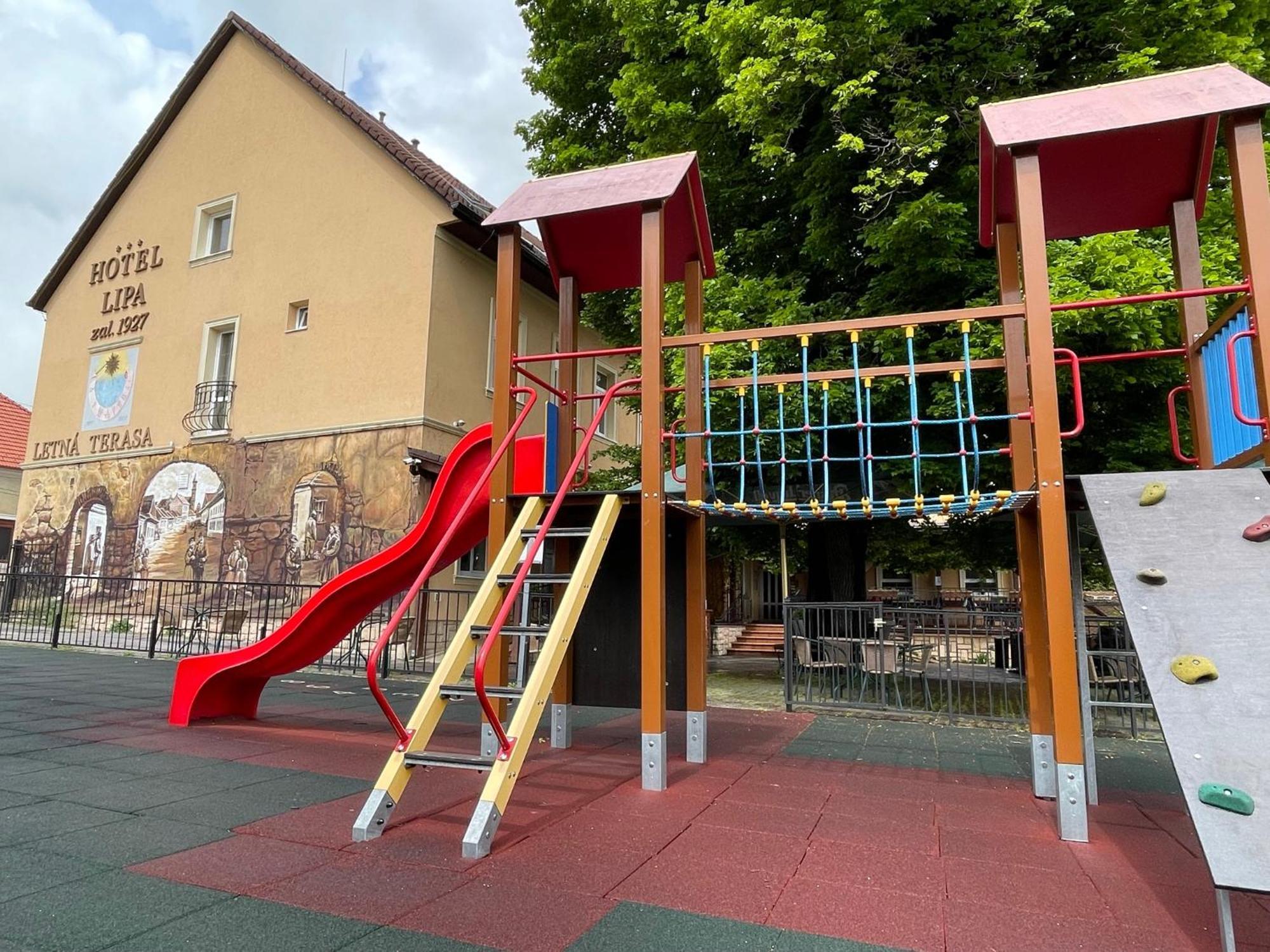 Hotel Lipa Бойнице Екстериор снимка