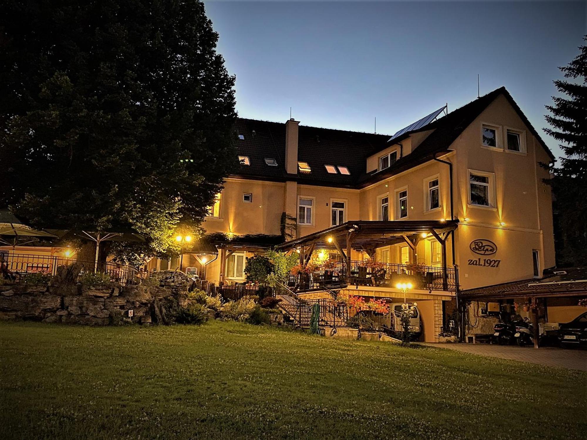 Hotel Lipa Бойнице Екстериор снимка